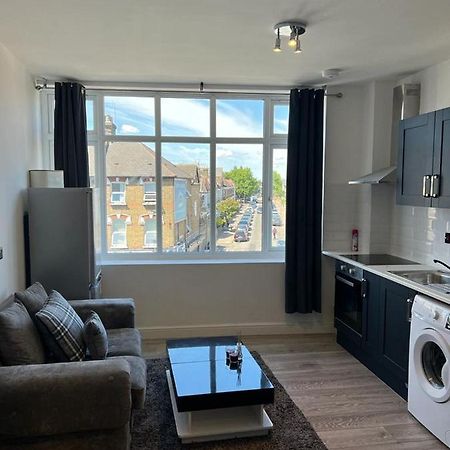 Modern Apartment In London 芬奇利 外观 照片