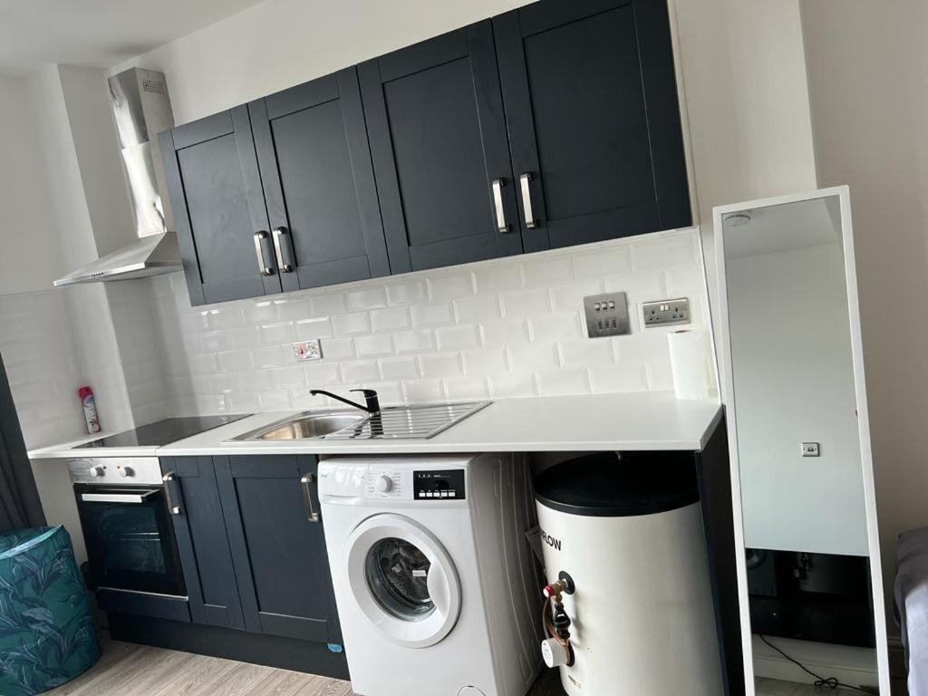 Modern Apartment In London 芬奇利 外观 照片
