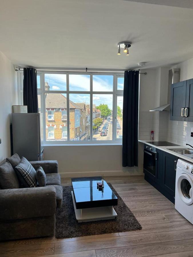 Modern Apartment In London 芬奇利 外观 照片